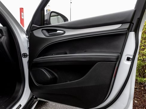 Used 2024 Alfa Romeo Stelvio Veloce image 35