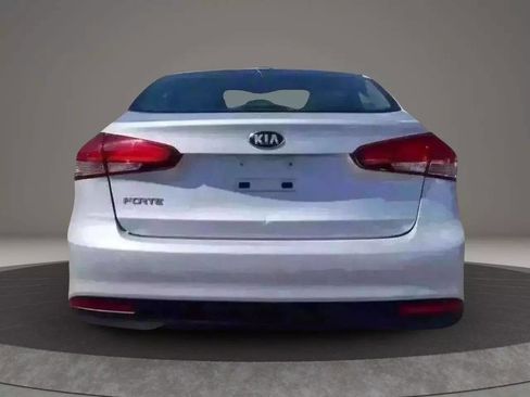 Used 2017 Kia Forte LX image 6