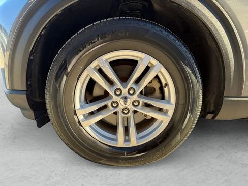 Used 2022 Ford Explorer XLT image 14