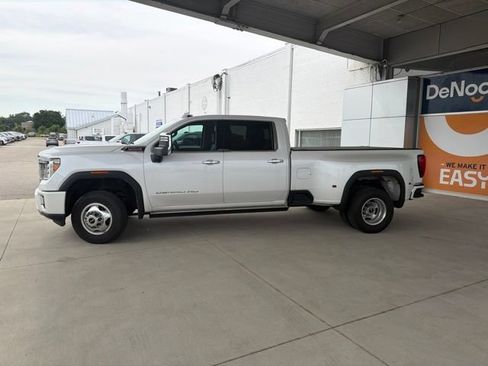 Used 2022 GMC Sierra 3500 Denali w/ Denali Ultimate Package AWD/4WD image 2