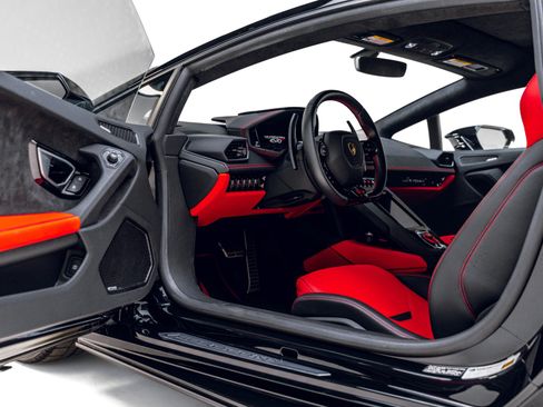 Used 2021 Lamborghini Huracan EVO RWD image 37
