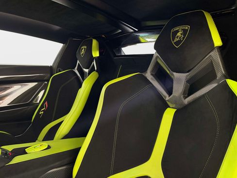 Used 2020 Lamborghini Aventador SVJ AWD/4WD image 38