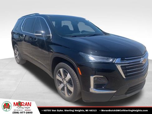 Used 2023 Chevrolet Traverse LT w/ LT Premium Package FWD image 2