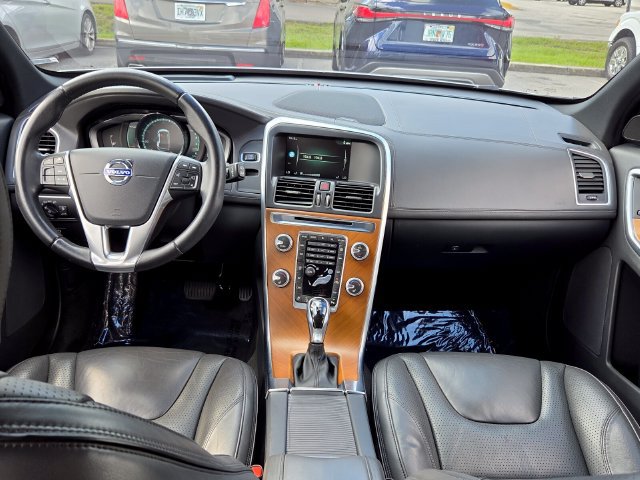 Used 2015 Volvo XC60 T5 Platinum w/ Inscription Package FWD image 10