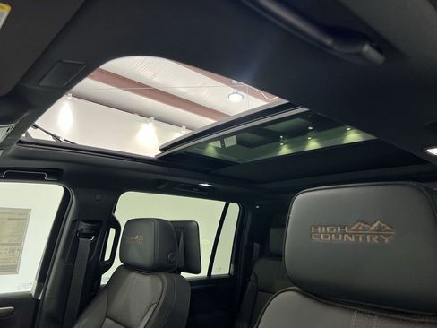 New 2026 Chevrolet Suburban High Country image 18