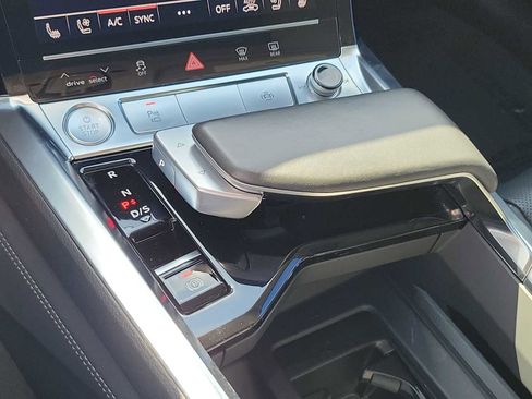 Used 2019 Audi e-tron Premium Plus image 25