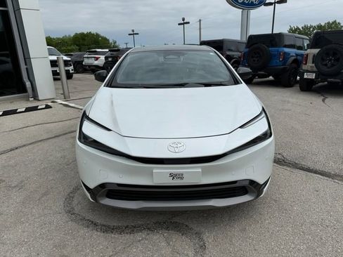 Used 2025 Toyota Prius XLE FWD image 2