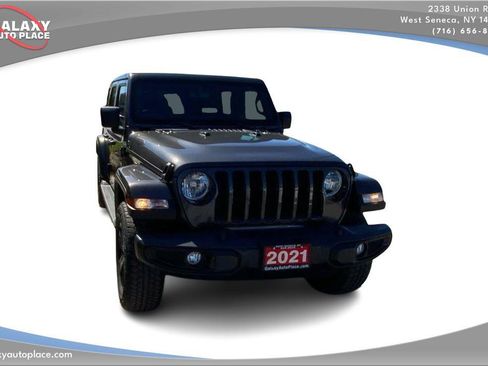 Used 2021 Jeep Wrangler Unlimited Sahara AWD/4WD image 3