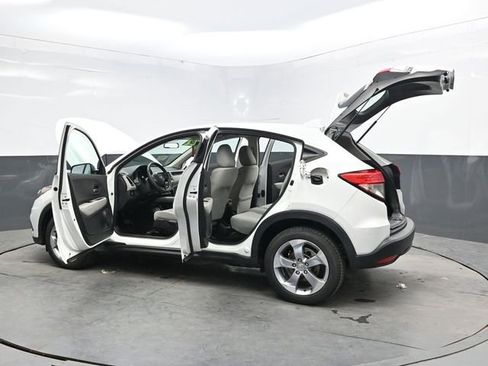 Used 2022 Honda HR-V LX image 48