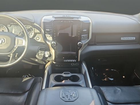 Used 2019 RAM 1500 Laramie AWD/4WD image 12