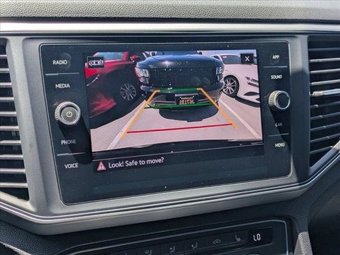 Used 2021 Volkswagen Atlas Cross Sport SE w/ Panoramic Sunroof Package FWD image 13