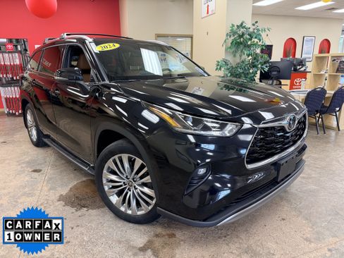 Used 2024 Toyota Highlander Platinum AWD/4WD image 1