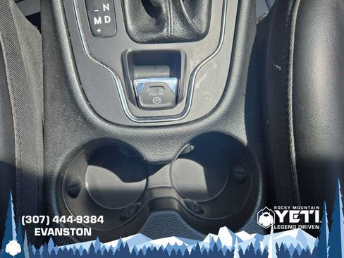 Used 2020 Jeep Cherokee Latitude Plus w/ Comfort/Convenience Group AWD/4WD image 25