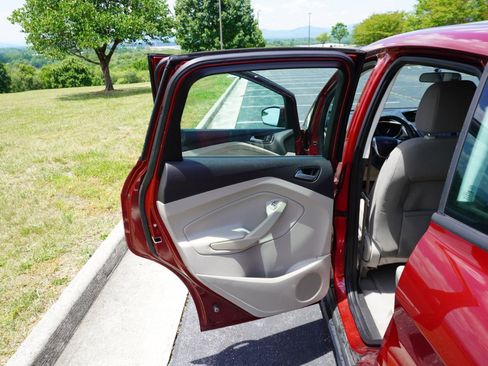 Used 2015 Ford C-MAX SE w/ Equipment Group 201A FWD image 20