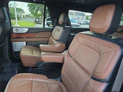 Certified 2024 Lincoln Navigator Reserve AWD/4WD image 16