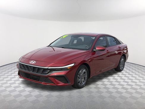 Used 2024 Hyundai Elantra Blue image 3