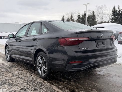 Used 2024 Volkswagen Jetta SE image 4