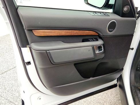 Used 2018 Land Rover Discovery HSE AWD/4WD image 11