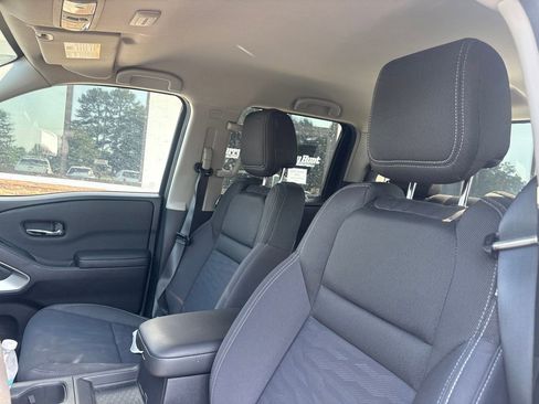 Used 2023 Nissan Frontier SV w/ Graphics Package AWD/4WD image 3