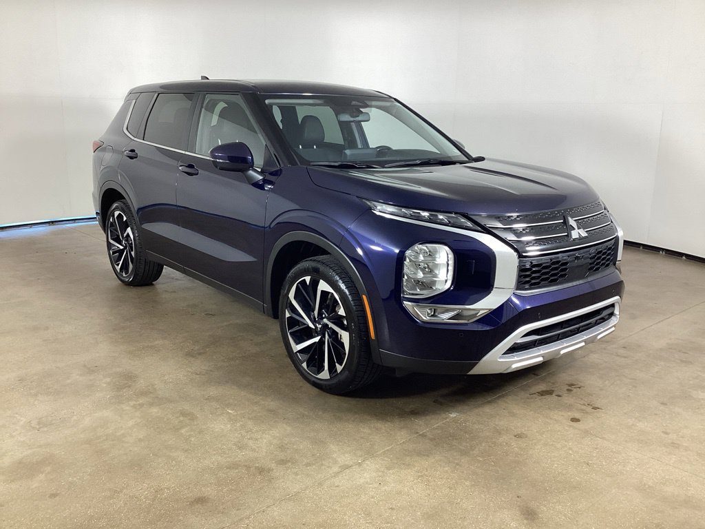Used 2024 Mitsubishi Outlander SE AWD/4WD image 3