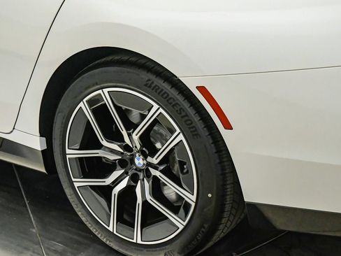 Used 2025 BMW 740i w/ Premium Package RWD image 10