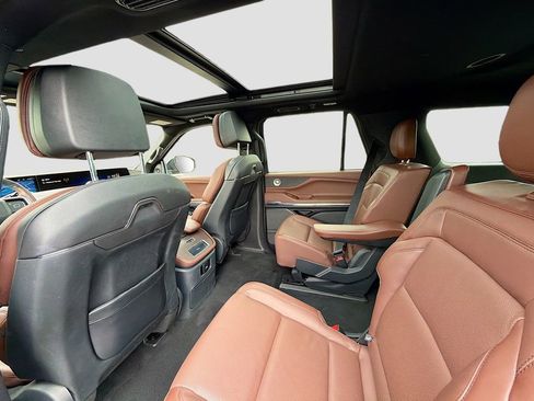 Used 2025 Lincoln Navigator Reserve image 25