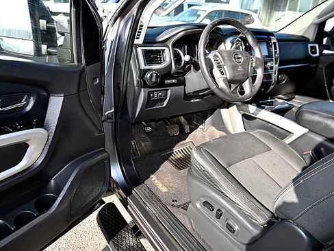 Used 2017 Nissan Titan SV image 14