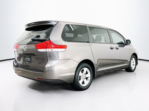 Used 2011 Toyota Sienna FWD image 9