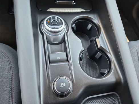 Used 2025 Ford Explorer Active AWD/4WD image 31