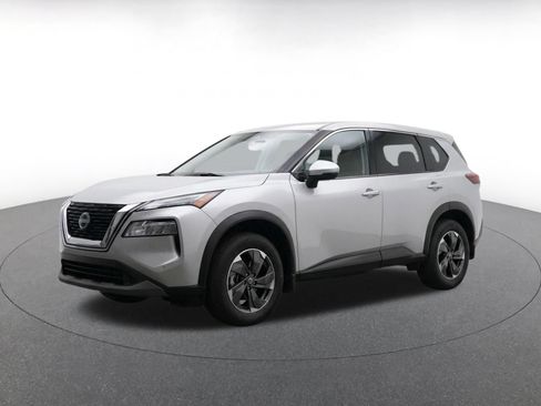 Used 2025 Nissan Rogue SV FWD image 3