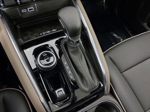 New 2026 GMC Canyon Denali image 17