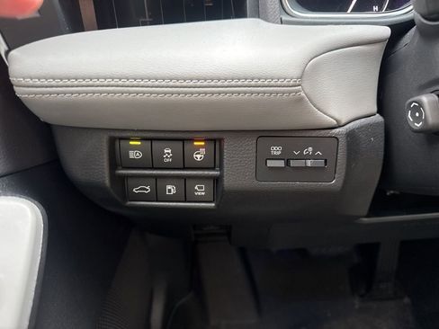 Used 2020 Toyota Avalon Limited image 9