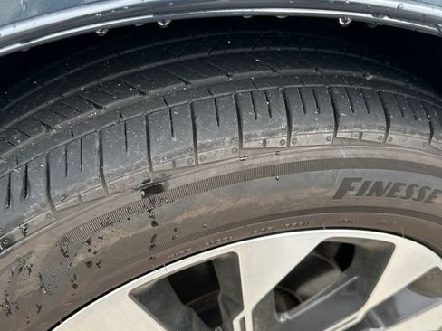 Certified 2024 Kia Carnival EX FWD image 10