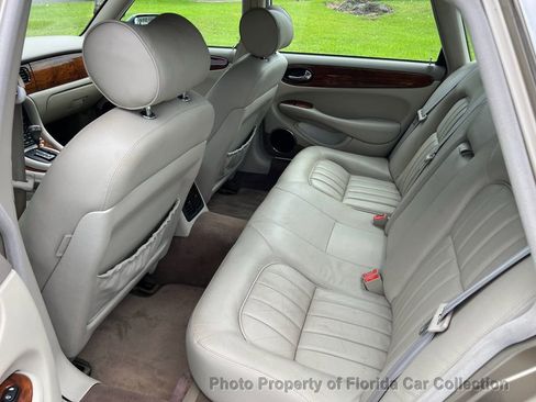 Used 2000 Jaguar XJ8 image 9