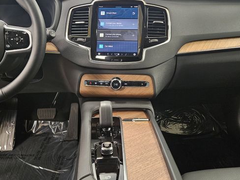 Certified 2025 Volvo XC90 B6 Plus w/ Protection Package Premier image 14