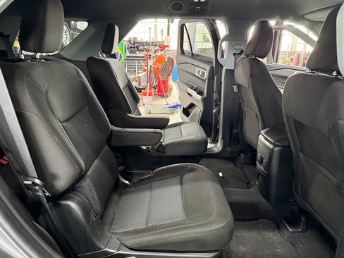 Used 2022 Ford Explorer XLT AWD/4WD image 11