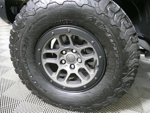 Used 2023 Jeep Wrangler Unlimited Rubicon 392 w/ Xtreme Recon 35" Tire Package AWD/4WD image 10