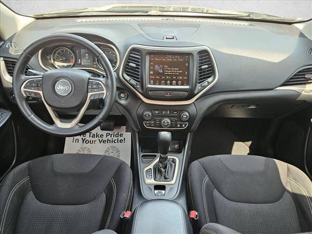 Used 2015 Jeep Cherokee Latitude w/ Comfort/Convenience Group FWD image 17