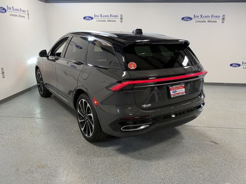 Used 2024 Lincoln Nautilus Black Label image 4