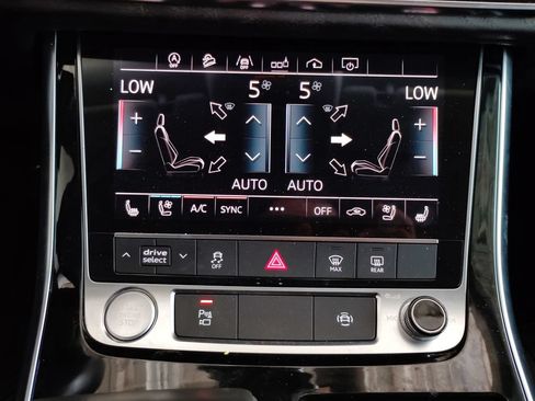 Used 2019 Audi Q8 Premium Plus w/ Premium Plus AWD/4WD image 40