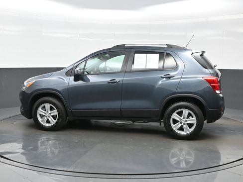 Used 2022 Chevrolet Trax LT w/ Driver Confidence Package AWD/4WD image 3