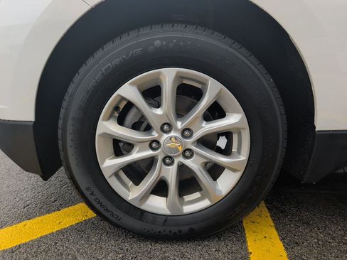 Used 2019 Chevrolet Equinox LT w/ Driver Convenience Package FWD image 4