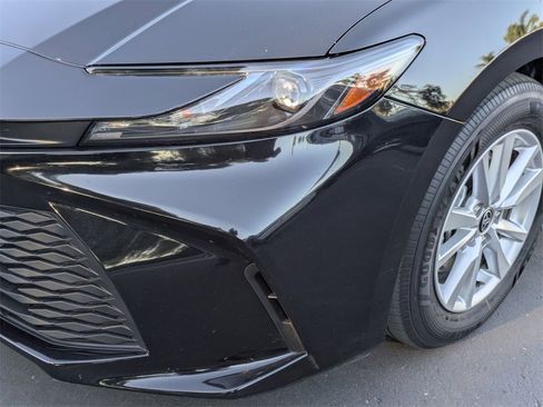 Used 2025 Toyota Camry LE image 11