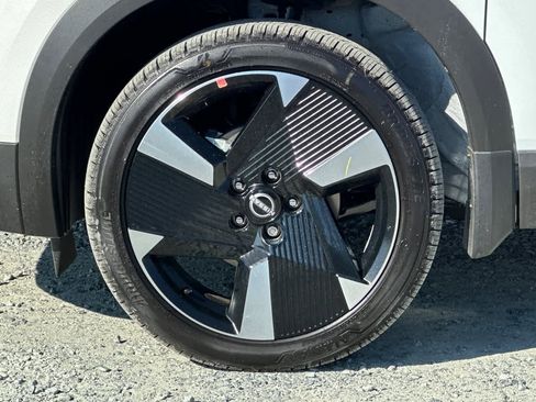 New 2026 Nissan Kicks SR image 32