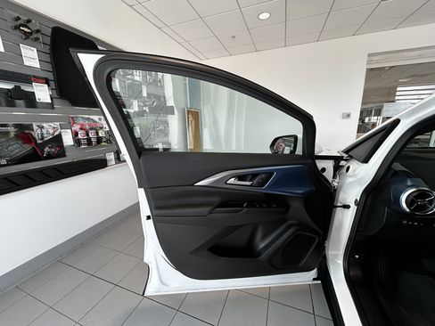 Used 2025 Chevrolet Equinox EV LT w/ Convenience Package FWD image 10