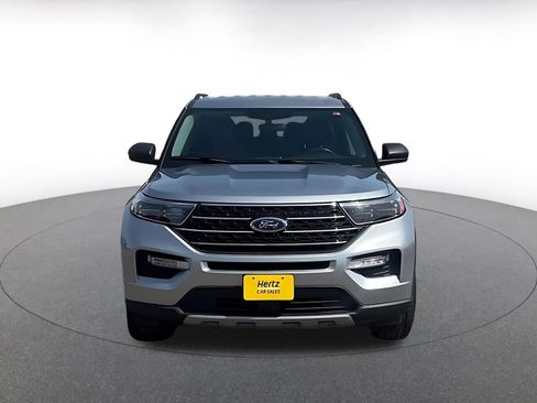 Used 2023 Ford Explorer XLT w/ Equipment Group 202A RWD image 4
