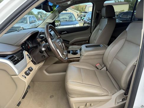 Used 2019 GMC Yukon XL SLT w/ Open Road Package AWD/4WD image 29
