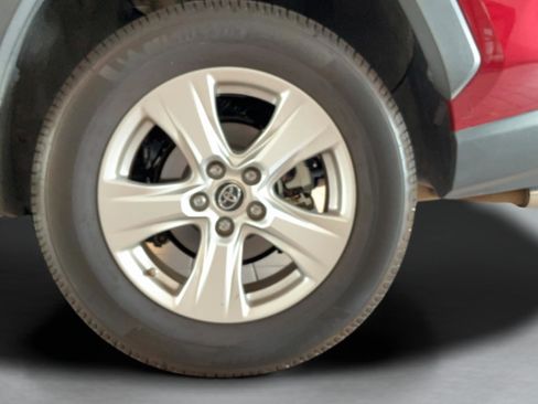 Used 2019 Toyota RAV4 XLE FWD image 35