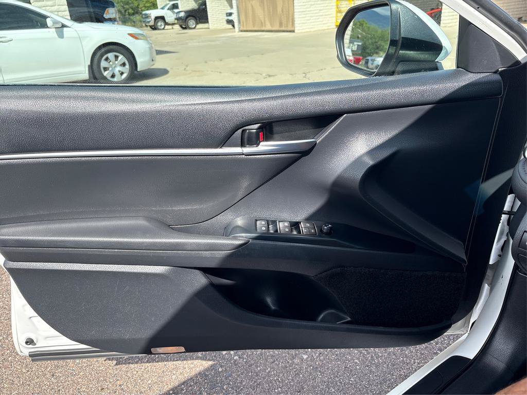 Used 2019 Toyota Camry LE FWD image 18
