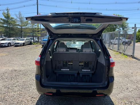 Used 2017 Toyota Sienna L FWD image 28